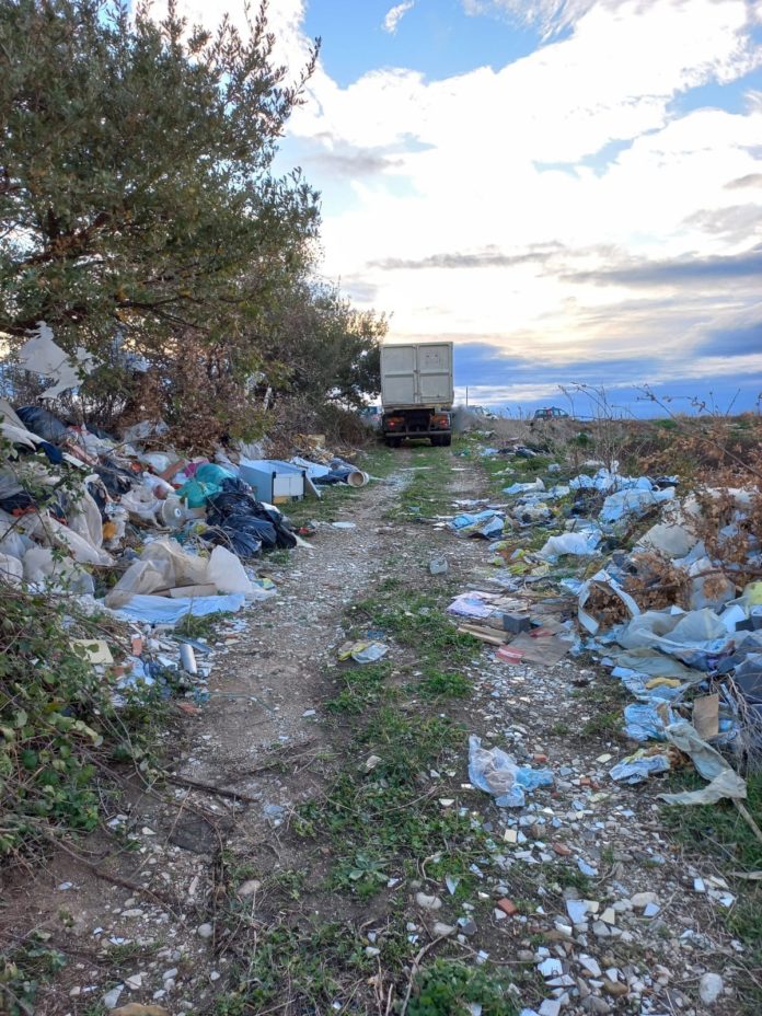 Abbandono rifiuti speciali, due persone denunciate dai Carabinieri Forestali di Termoli