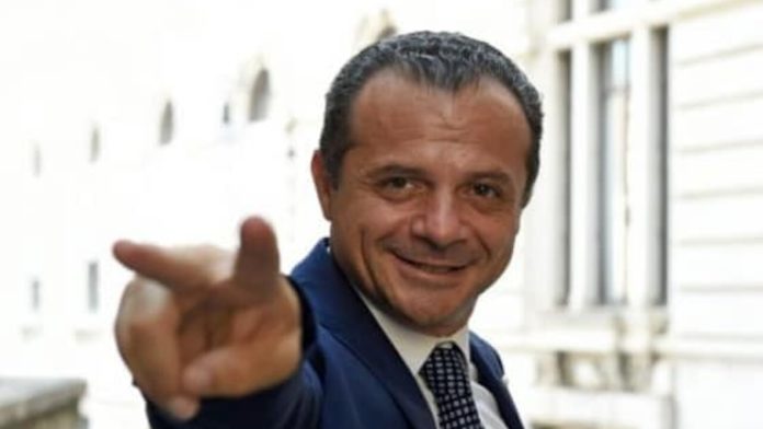 “Scateno” Cateno De Luca a Campobasso per presentare il suo libro “Non tutto è successo”