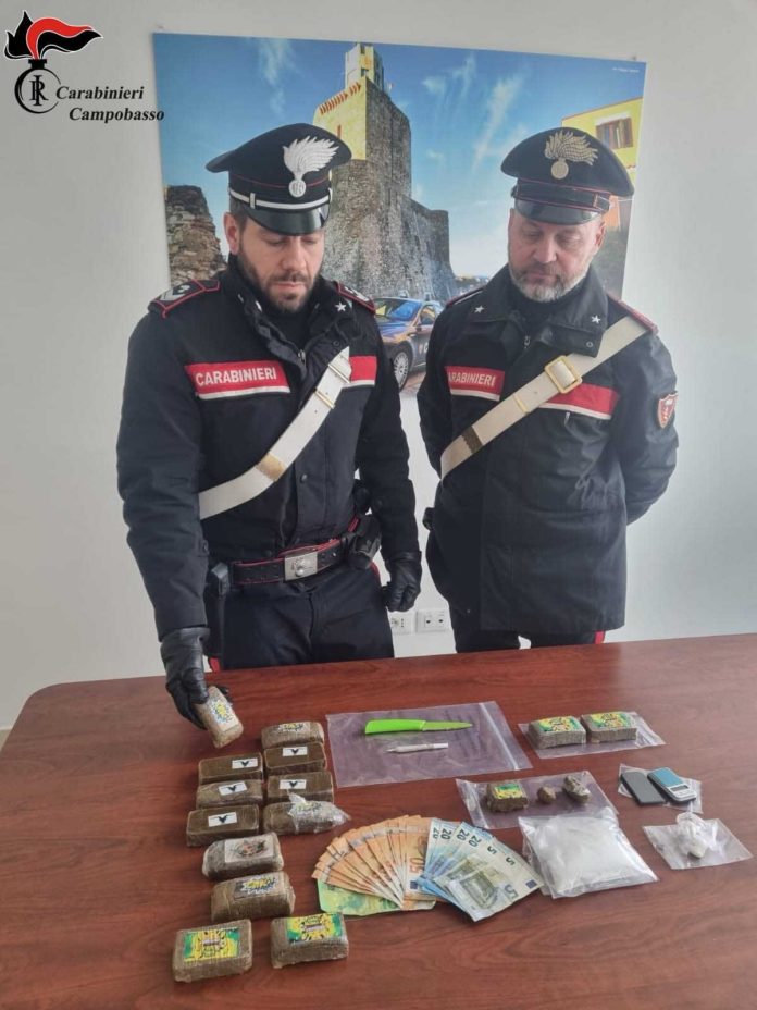 Termoli, in casa un chilo e mezzo di hashish e cento di cocaina. Arrestato giovane di 30 anni