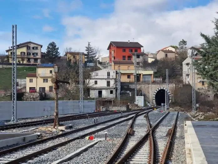 Lavori ferroviari bloccati, il M5S interroga il Ministro. Gravina: “Stop all’isolamento del Molise”