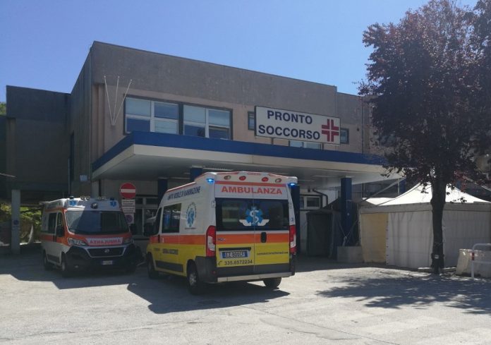 Isernia, muore su un marciapiede a 500 mt dall’ospedale: i familiari chiedono risposte