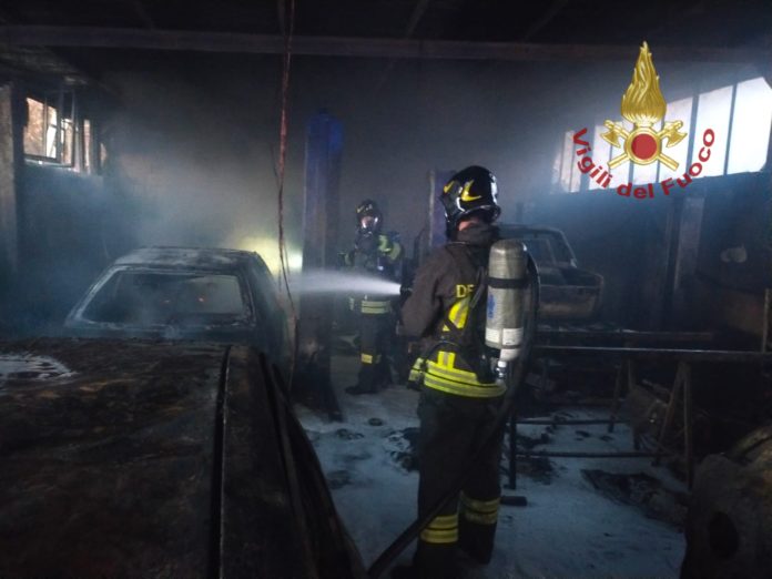 Incendio in un capannone tra Toro e Monacilioni, Vigili del Fuoco impegnati con 6 mezzi. Danni ingenti
