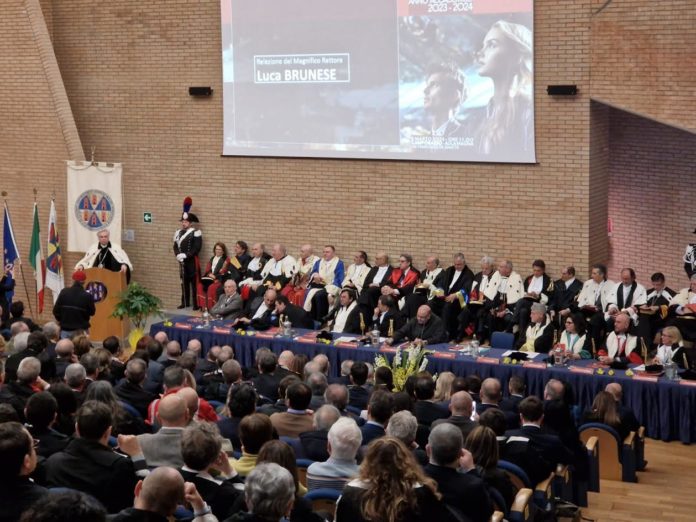 Intelligenza Artificiale, la lezione di Paolo Benanti all’Unimol. Aperto l’anno academico 2023/2024