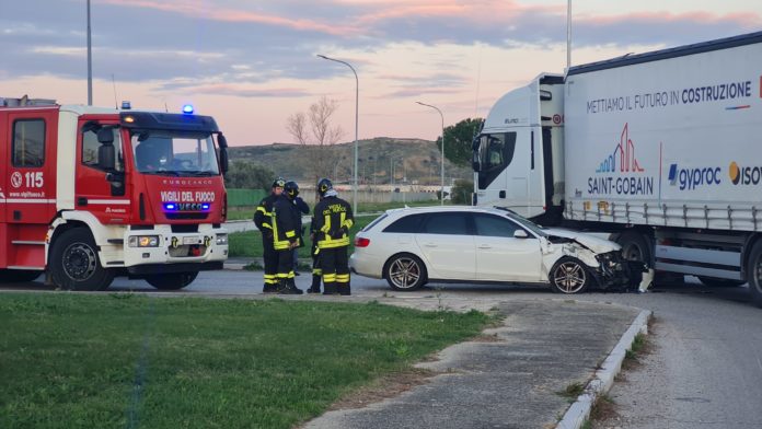 Scontro tra auto e tir al nucleo industriale di Termoli, un ferito