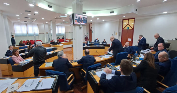 Sanità, Movimento 5 Stelle contro il centrodestra: “Solo tagli”