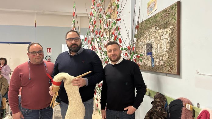 Preparativi festa “Pagliara Maj Maj”, incontro tra vecchie e nuove generazioni a Fossalto