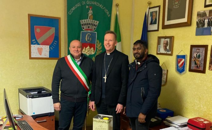Guardialfiera, accolto con entusiasmo il vescovo Kornel Fabry