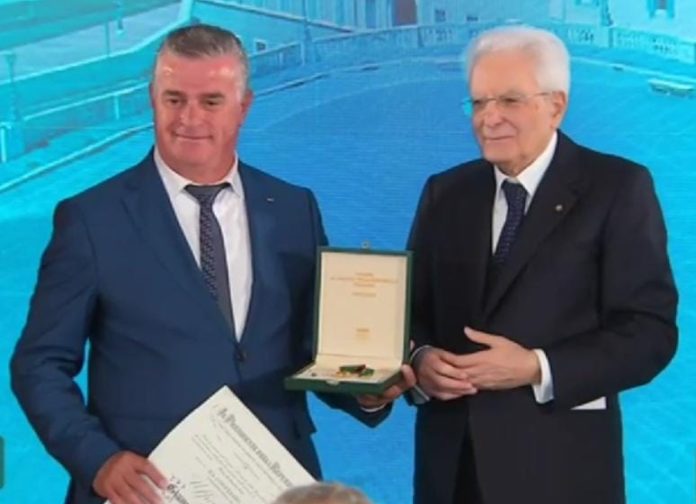 Ufficiale dell’Ordine al merito della Repubblica italiana, Il Presidente Mattarella consegna l’attestato al triventino Gianni Stinziani. I complimenti del sindaco Pasquale Corallo