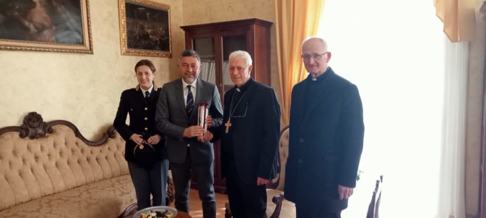 La Polizia consegna ai vescovi delle diocesi molisane l’olio di Capaci