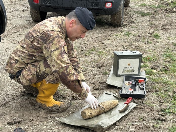 Lotto zero, gli artificieri dell’Esercito Italiano sul cantiere per rimuovere l’ordigno