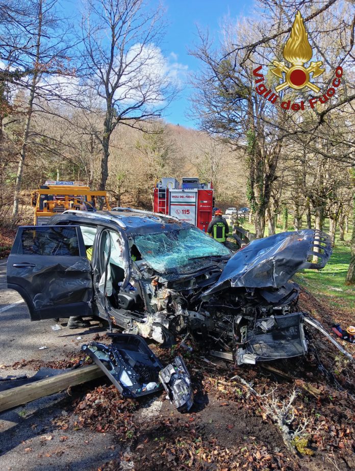 Incidente a Pescopennataro: auto vola giù dalla scarpata