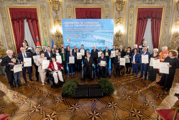 Eroi civili, Mattarella consegna l’onorificenza al molisano Gianni Stinziani