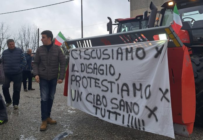 Trattori in marcia a Venafro: corteo e presidio in difesa dell’agricoltura italiana trattori venafro