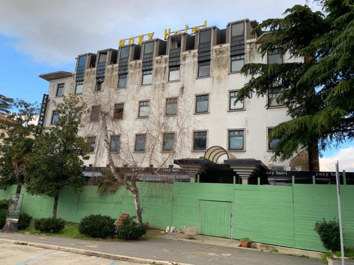 Campobasso – E’ scontro sull’ex hotel Roxy. Il centrodestra: stop al degrado