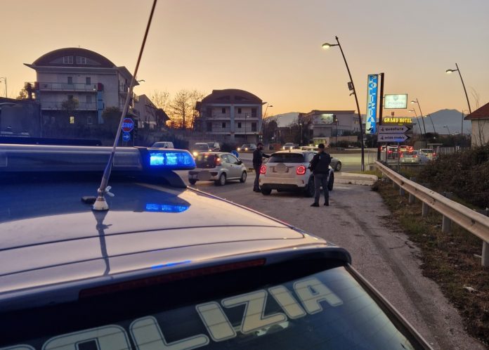 In giro con droga e coltello, giovane denunciato dalla polizia a Isernia coltello isernia