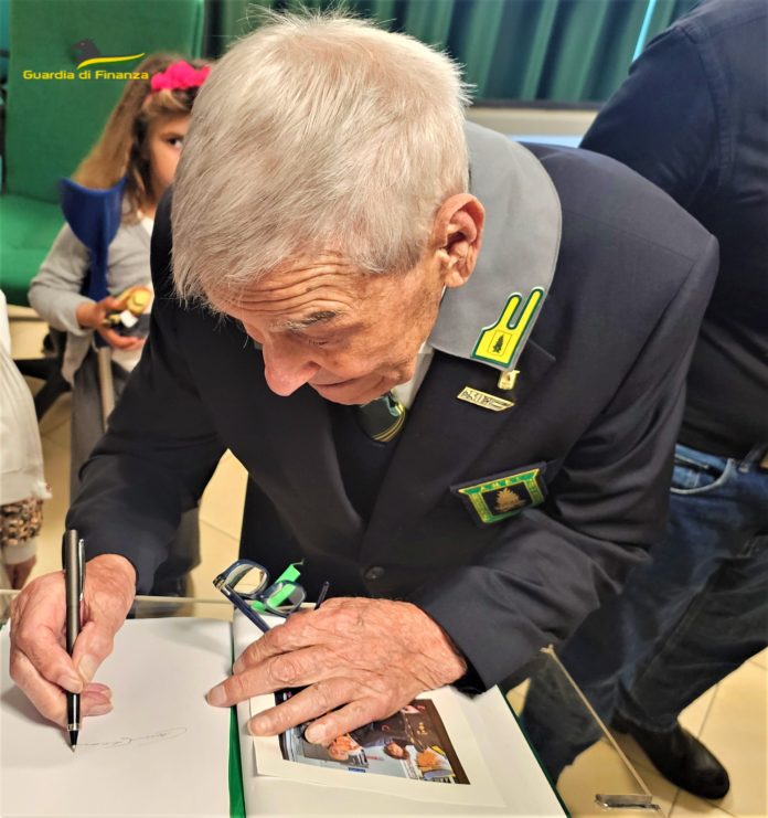 La Guardia di Finanza festeggia a Campobasso i 100 anni del maresciallo Carmine Peccia