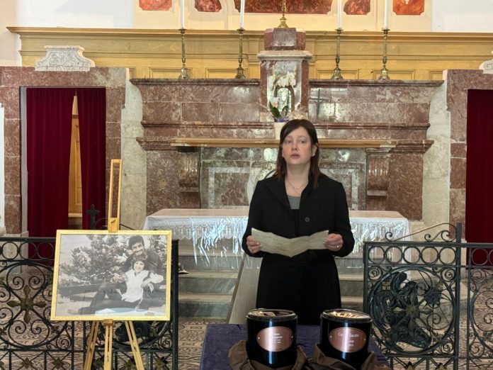Le ceneri di Vittorio Mezzogiorno tumulate a Civitanova del Sannio. La figlia Giovanna: “Qui eravamo felici, lui si sentiva a casa, era giusto che lui e mamma riposassero qui”