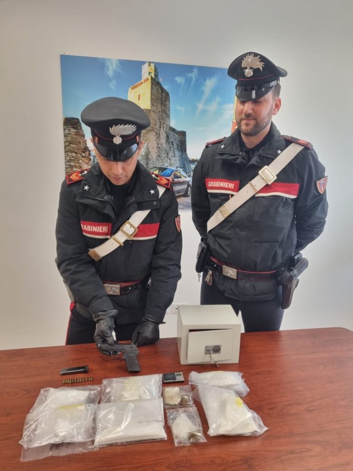 Termoli, carabinieri arrestano due giovani per detenzione di stupefacenti e armi illegali