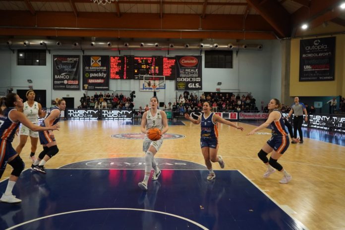 Basket, A1, la Molisana Magnolia in campo a Brescia. L’auspicio della vigilia di coach Sabatelli: «Ritrovare quella fluidità in attacco mancata con Battipaglia»