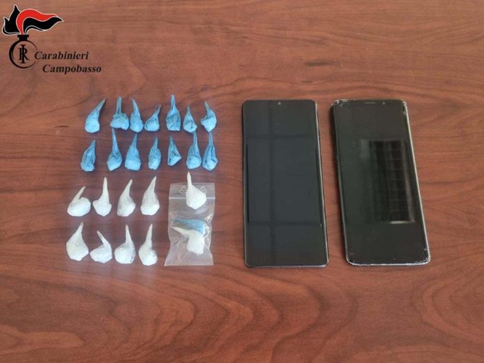 Trovato con 24 involucri di cocaina, arrestato 32enne