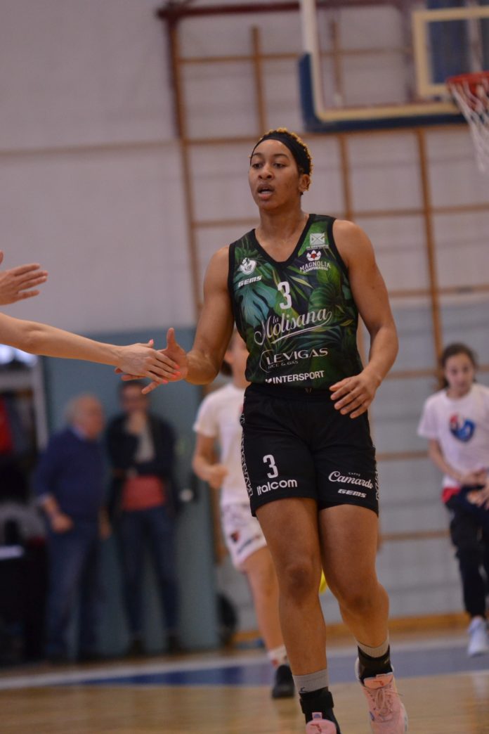 Basket, A1, la Molisana Magnolia, la mano di Kacerik consegna la “Bella” ai fiori d’acciaio. Mercoledì la decisiva gara tre all’Arena. La sintesi di coach Sabatelli: «L’ennesima conferma di un gran carattere»