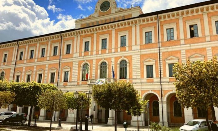 Crisi idrica, a Campobasso ancora chiusure notturne ma non per tutti