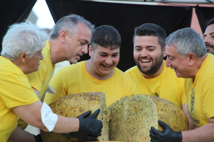 Frittata record a Montaquila: 1985 uova e otto ore di cottura
