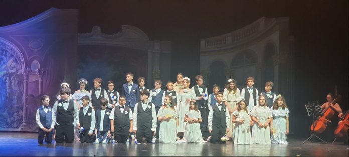 Le classi prime della scuola secondaria di I grado Oddo Bernacchia, portano in scena “La Traviata”