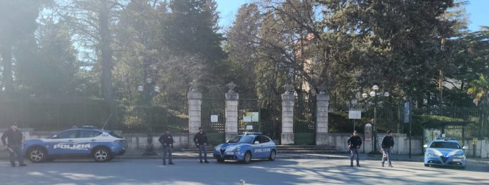 Controlli Polizia Campobasso, controlli antidroga: 5 giovani segnalati per possesso di droga