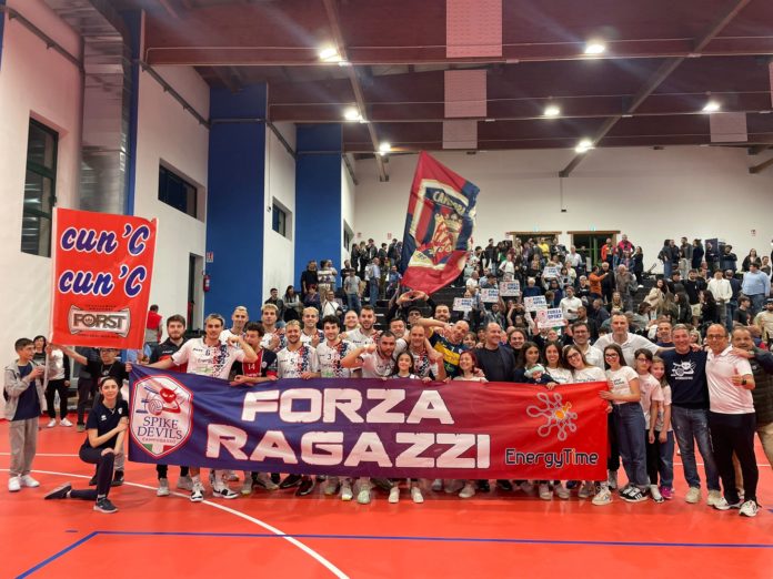 Volley, Serie B, EnergyTime Spike Devils, sorrisi anche nei playoff. Altalena vincente con Grottaglie ed A3 ad un passo. I rossoblù si impongono al tie-break su Grottaglie. Zanettin tocca quota 38