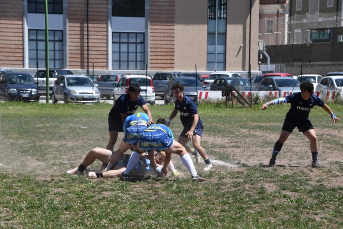Campionati nazionali universitari, pallavolo e futsal designano le prime semifinaliste. Nella scherma Giulia Arpino conferma il pronostico. La palla ovale in mostra al ‘Romagnoli’