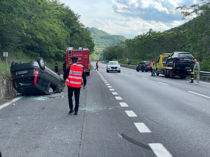 Paura sulla Trignina: scontro violento tra due auto