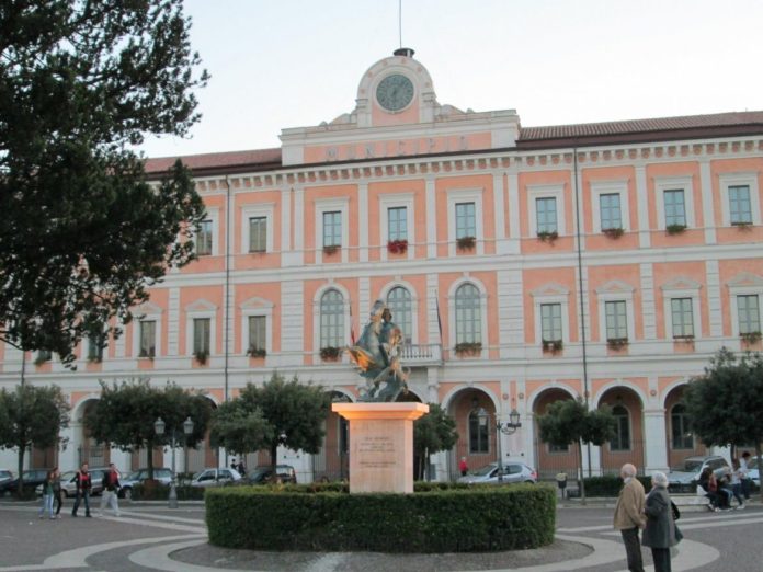 Comunali, presentate le prime liste. Si chiude a mezzogiorno
