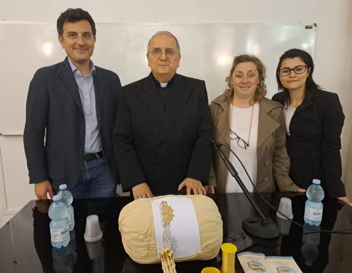 Isernia: un manto per la Madonna Addolorata, l’iniziativa delle merlettaie