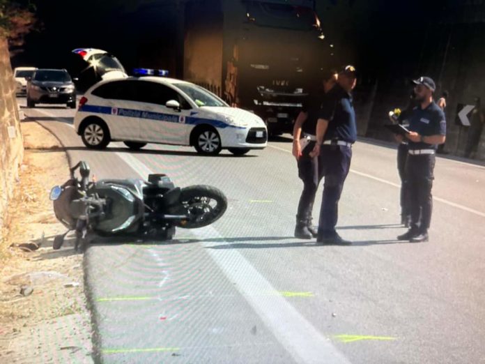 Auto contro moto sulla tangenziale di Campobasso, giovane centauro in ospedale con un piede amputato