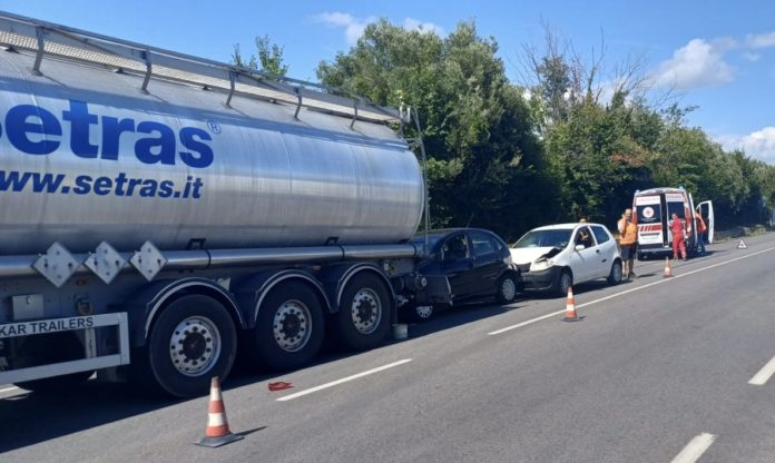 Incidente stradale a Venafro: due auto e un camion coinvolti, due feriti