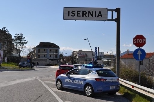 Truffatore fermato dalla polizia a Isernia, scatta il foglio di via