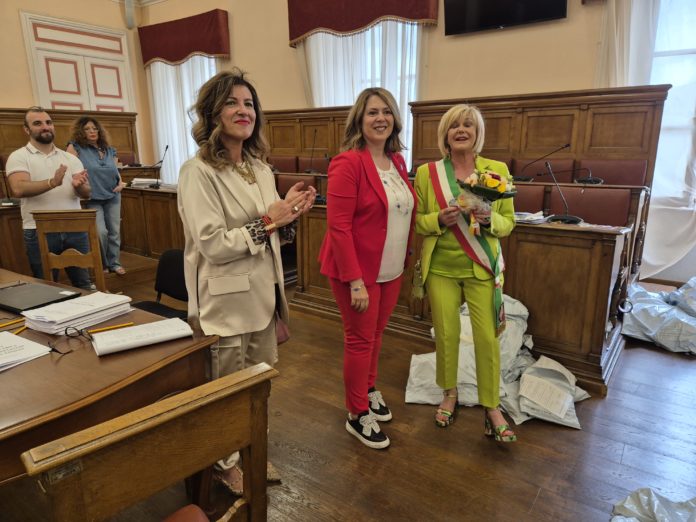 Marialuisa Forte proclamata Sindaca di Campobasso. La cerimonia si tinge di rosa