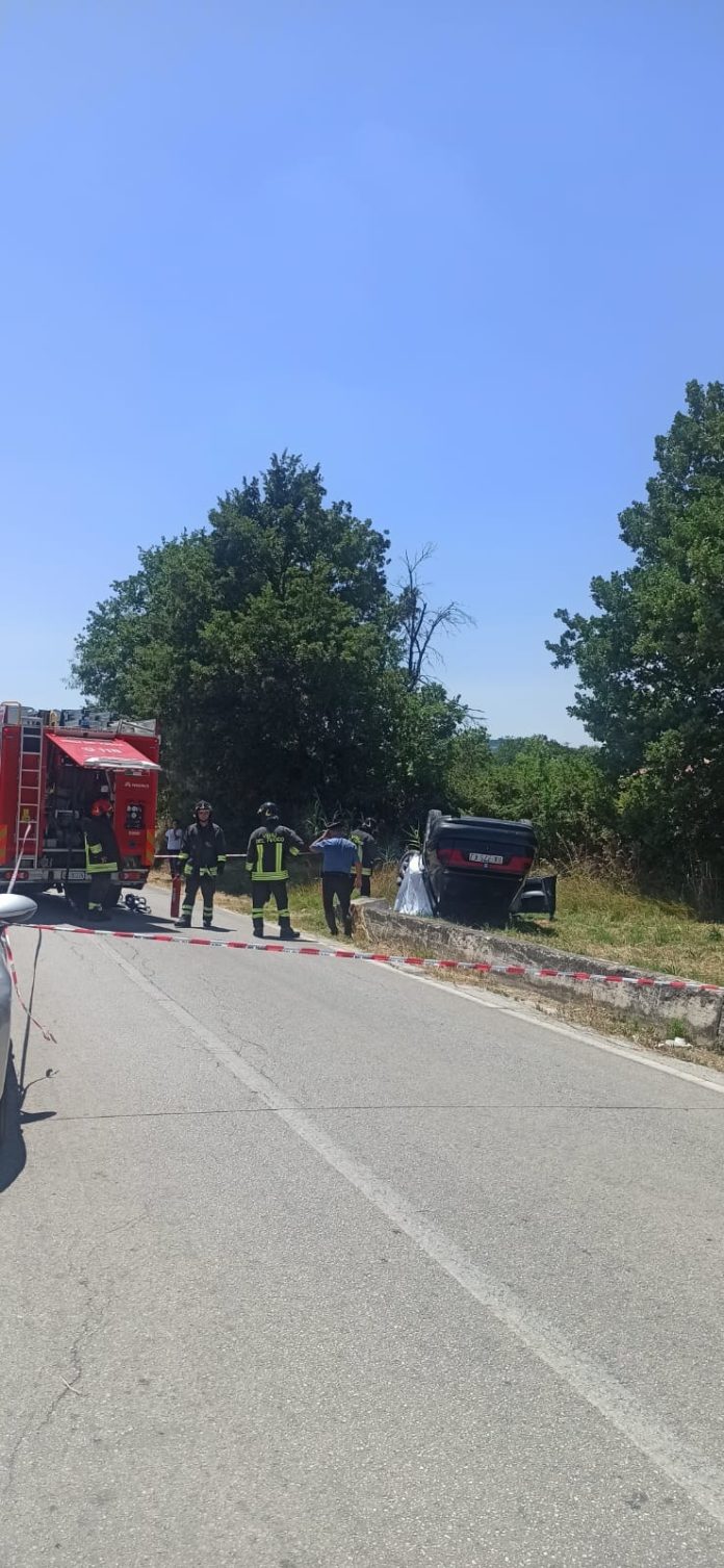 Tragedia sulla Gildonese, auto si ribalta: muore ragazzo di 16 anni