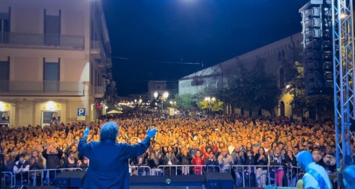 Corpus Domini, bilancio positivo: gli Ingegni emozionano anche con la pioggia e poi in migliaia per i concerti di Subsonica e Avitabile