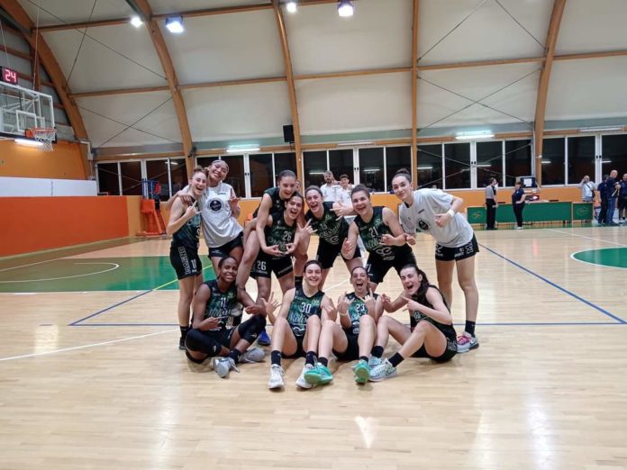 Basket, la Molisana Magnolia, il gruppo junior di serie B centra di tredici l’andata della finale. Exploit a Torino per le rossoblù: Quiñonez e Moscarella mattatrici. Domenica alle 18 all’Arena il ritorno