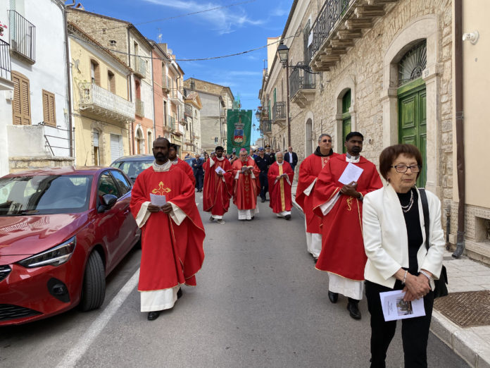 Un’onda di grazia avvolge Guardialfiera. E’ spalancata “la Porta del Perdono”