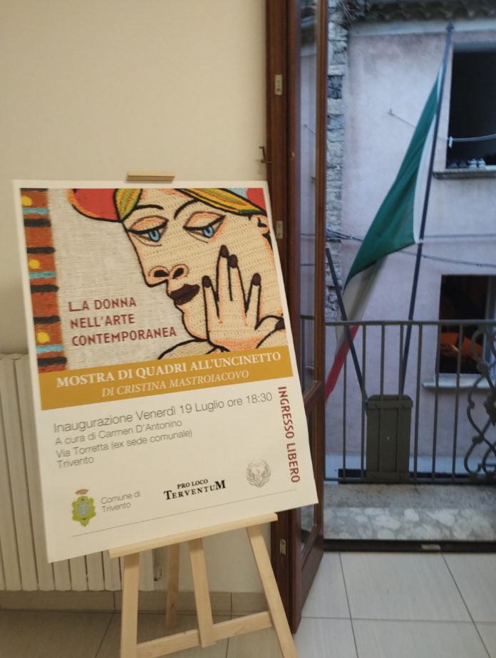 Inaugurata a Trivento la personale di Cristina Mastroiacovo con quadri a uncinetto. Il presidente Pallante: inizieremo da qui per allestire una mostra permanente in Consiglio regionale, espressione delle nostre tradizioni e territorio