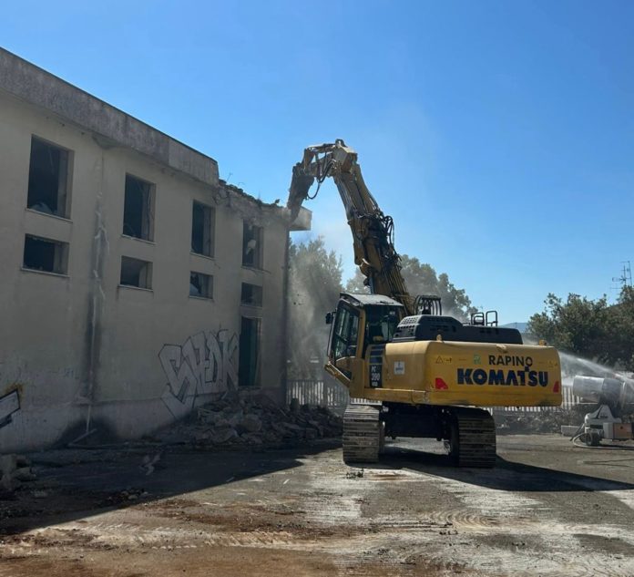 Iniziati a Venafro i lavori di demolizione della scuola in via Maiella