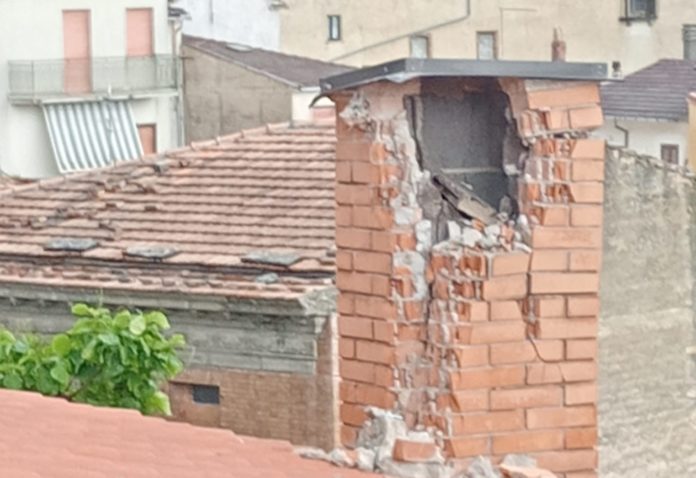 Tempesta di lampi su Bagnoli del Trigno: un fulmine si abbatte su una casa fulmine bagnoli del trigno
