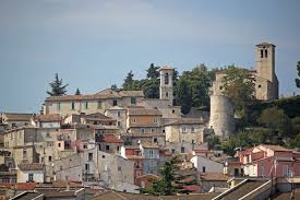 Campobasso, baby gang picchia uno straniero e un ragazzo in centro. Indaga la Polizia