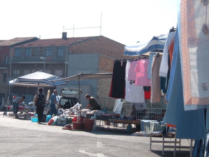 Mercato domenicale di Trivento, i carabinieri forestali fanno una multa da 5mila euro a un ambulante per buste di plastica non più a norma