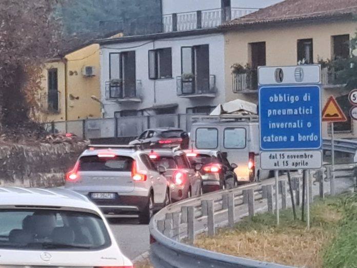 Perde il controllo della sua moto, uomo di 44 anni muore tra Colli e Montaquila