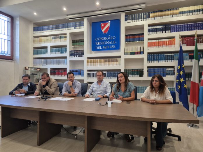 Secondo sottosegretario, le opposizioni presentano il referendum. Voto a primavera