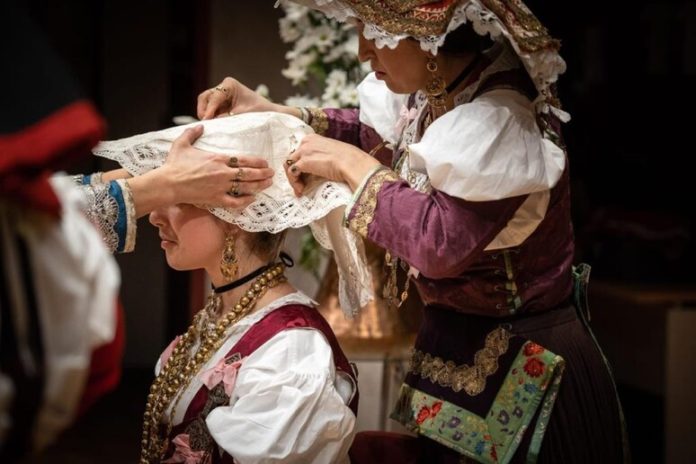 Domani a Carovilli, la vestizione della sposa